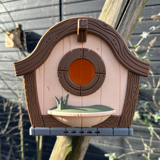 BirdieBoxx Hobbit Edition - 3D Geprint Vogelhuisje - Cartoon Design - Inclusief Montagebeugel